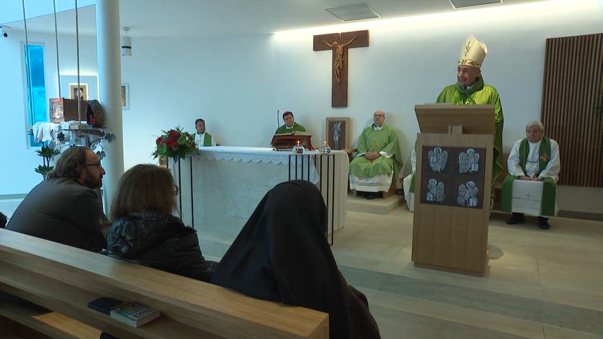 Mons Reina: bello ritrovarsi per pregare per salute Papa
