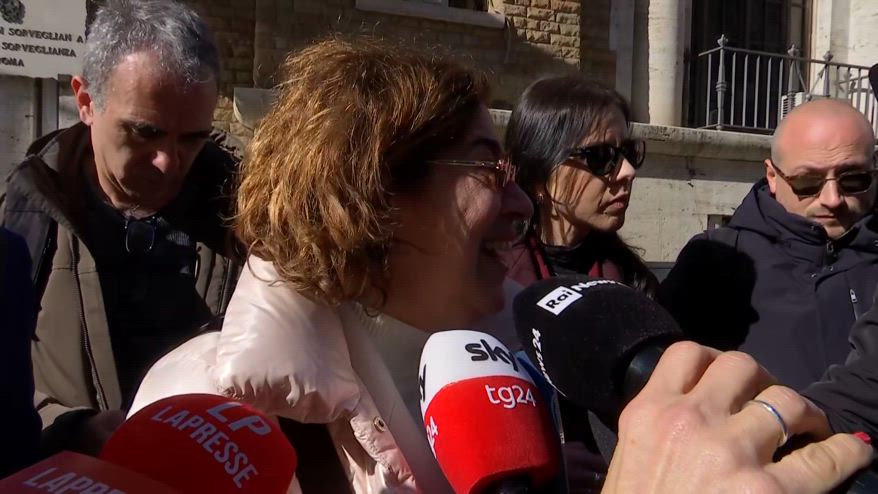 Schettino, slitta udienza su semi-libertà: parla l'avvocato