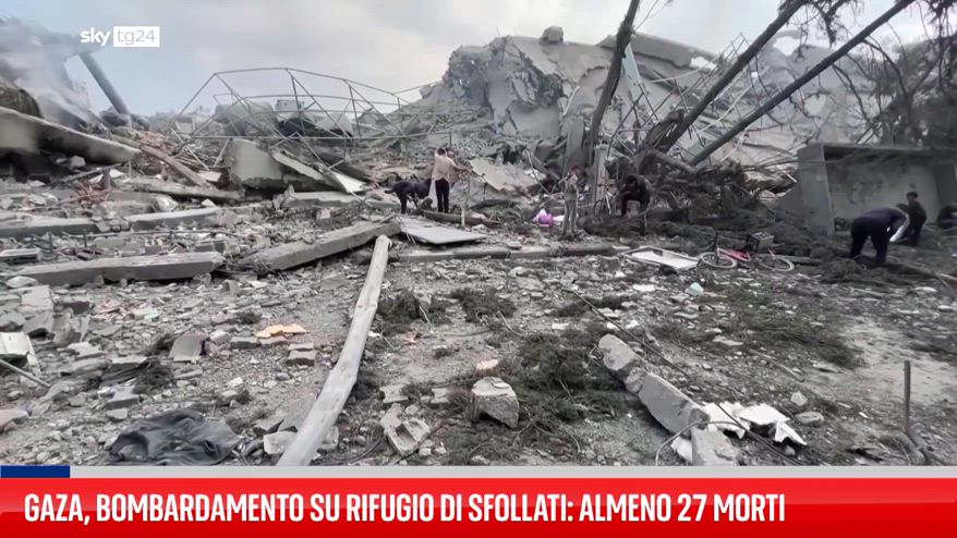 Gaza, bombardamento su rifugio di sfollati: almeno 27 morti
