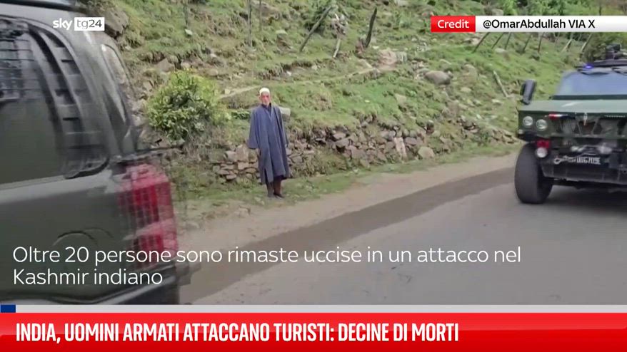 India, uomini armati attaccano turisti: decine di morti