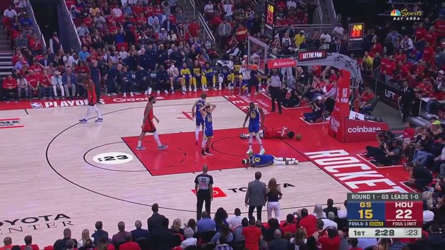 NBA, Jimmy Butler cade e s'infortuna in gara-2 a Houston