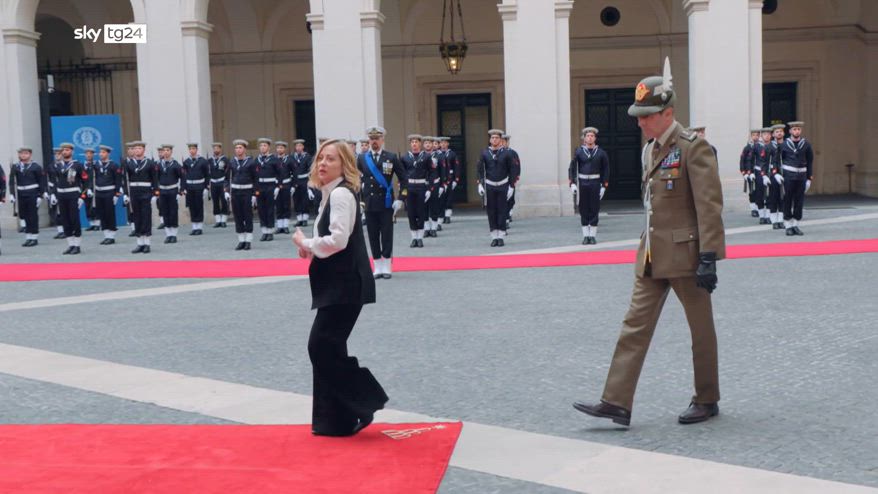 Meloni punta al bis, scintille con opposizione su tema lavoro