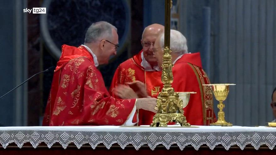 Verso il conclave, Cardinale Re fa auguri 