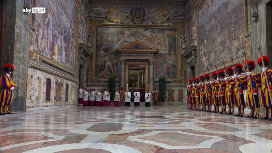 I cardinali in processione verso la Cappella Sistina
