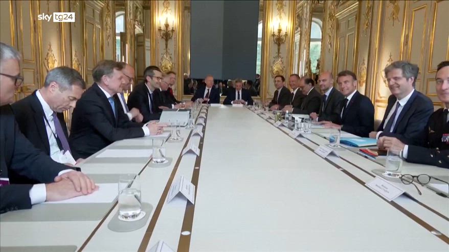 Difesa Ue, Macron e Merz rilanciano l'asse franco-tedesco