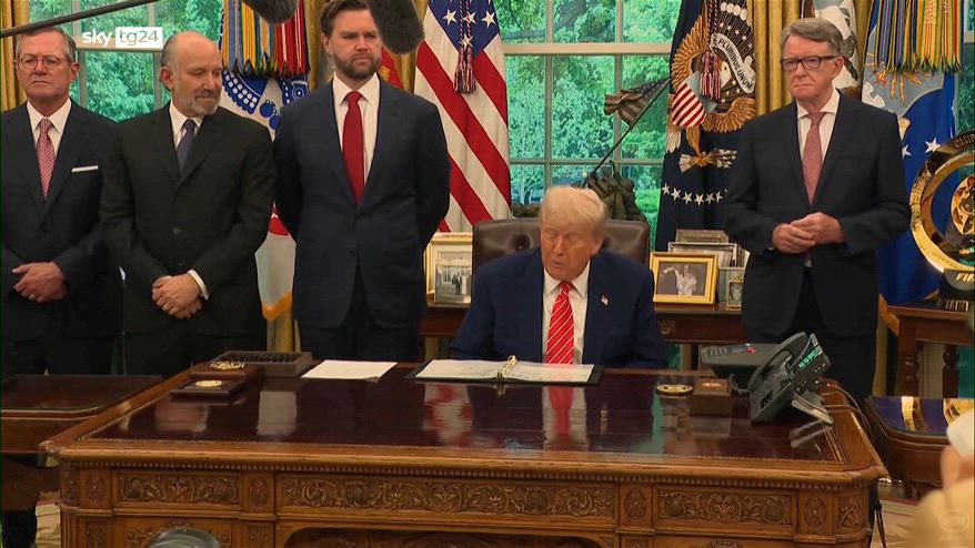 Guerra dei dazi, Trump annuncia intesa commerciale con Uk