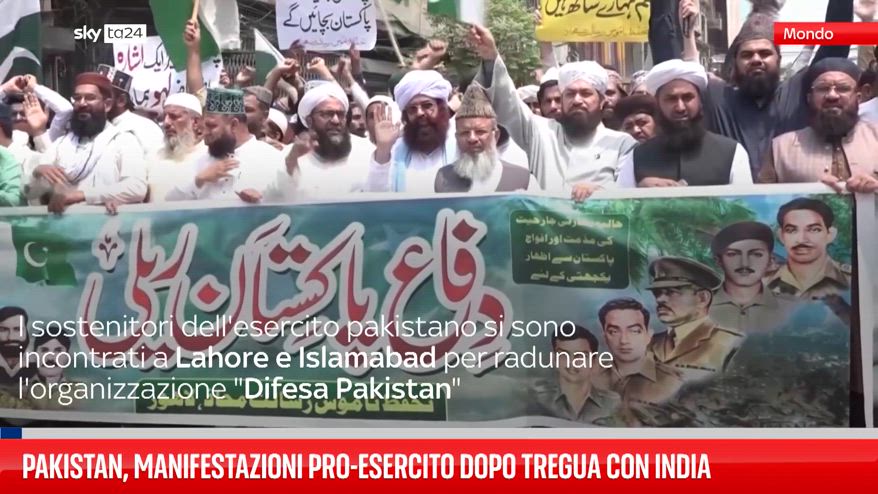 Pakistan, manifestazioni pro-esercito dopo tregua con Indiaa