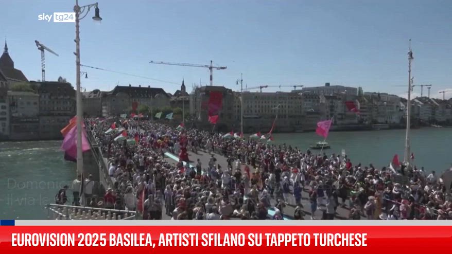 Eurovision 2025 Basilea, artisti sfilano su tappeto turchese