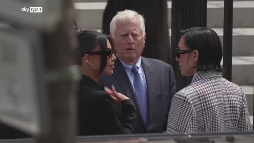 Kim Kardashian a Parigi per testimoniare su rapina subita