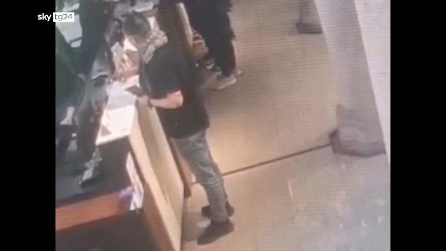 Donna uccisa a Milano, i movimenti di De Maria nelle telecamere