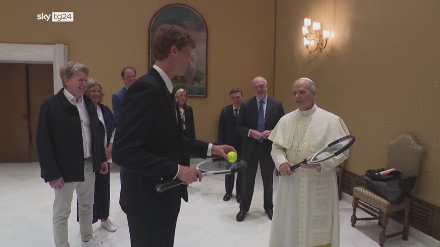 Papa Leone XIV incontra Sinner e presidente Federtennis