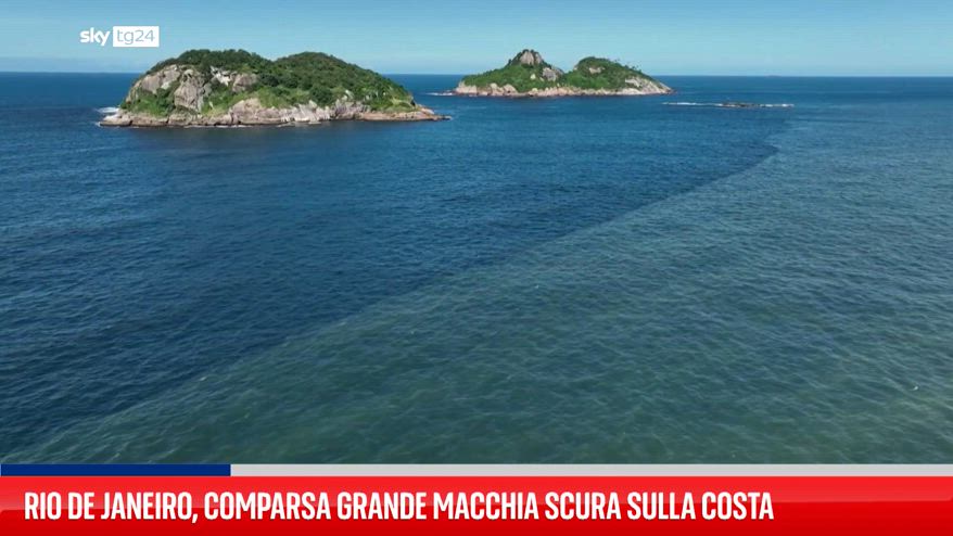 Rio de Janeiro, comparsa grande macchia scura sulla costa