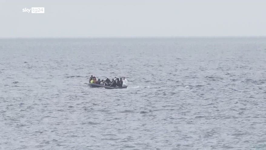 Centinaia di profughi e migranti soccorsi nel Mediterraneo centrale