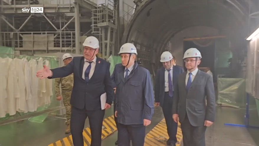 Guerra in Ucraina, Putin visita centrale nucleare nel Kursk