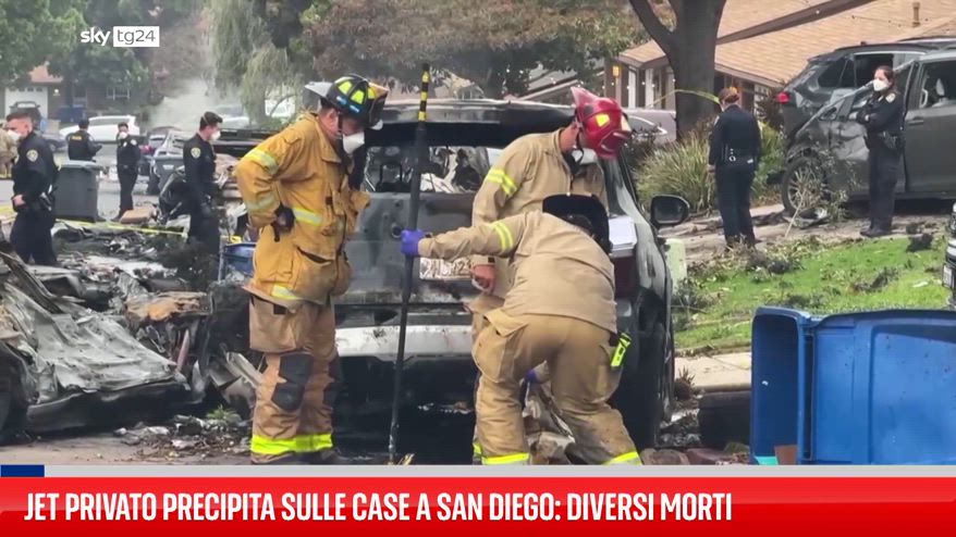 Jet privato precipita sulle case a San Diego: diversi morti