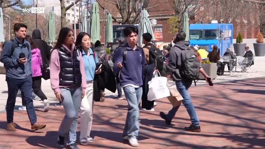 Trump vieta ad Harvard di ammettere studenti stranieri