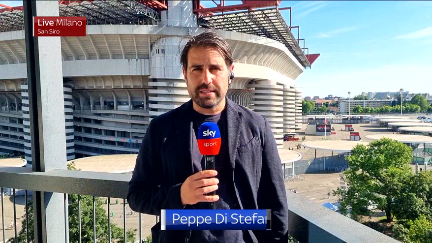 Milan, la protesta di 5mila tifosi davanti la sede del club