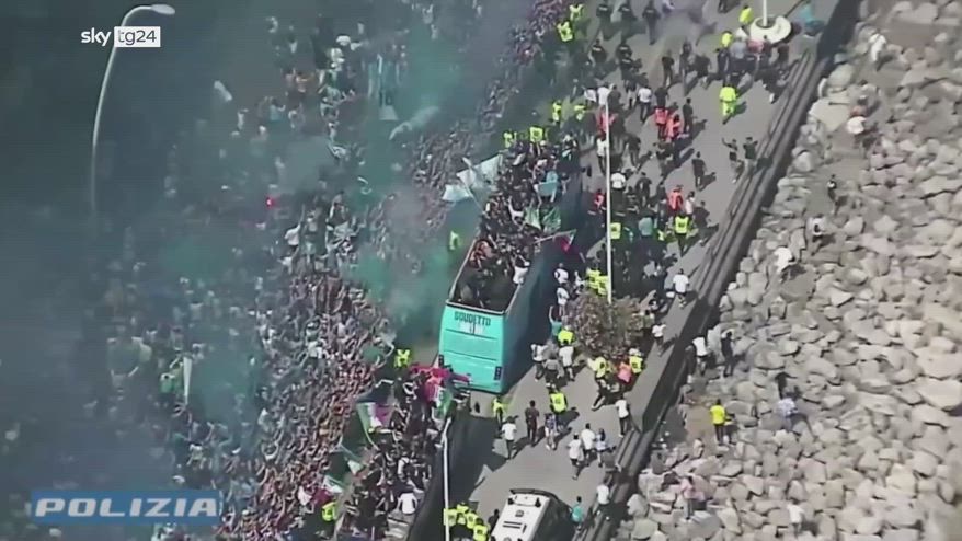 Festa scudetto Napoli, Conte e De Laurentiis sul bus