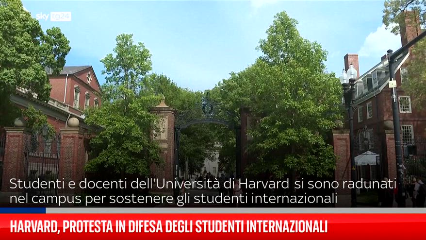Harvard, protesta in difesa degli studenti internazionali