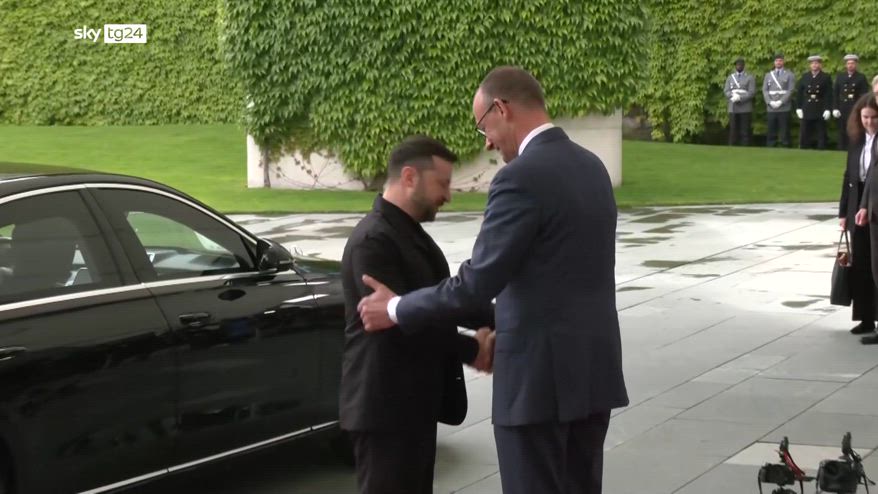 Guerra in Ucraina, Germania conferma sostegno a Zelensky