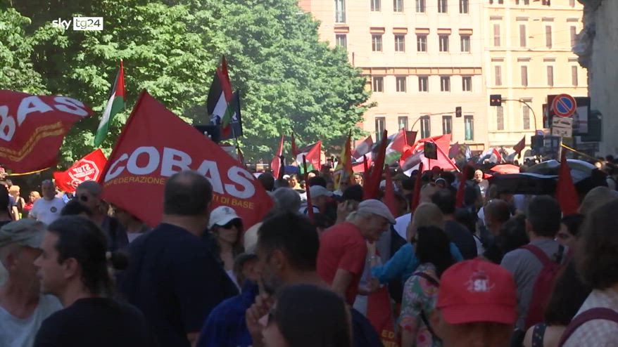 Dl Sicurezza, in migliaia a Roma alla manifestazione contro decreto legge