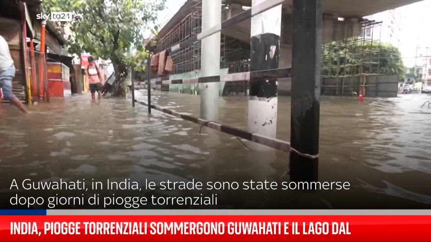 India, piogge torrenziali sommergono Guwahati e il lago Dal