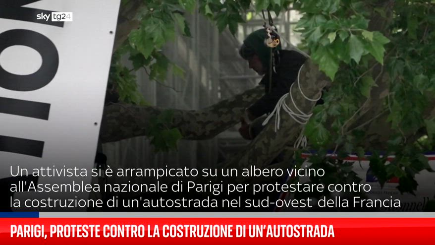 Parigi, proteste contro la costruzione di un’autostrada