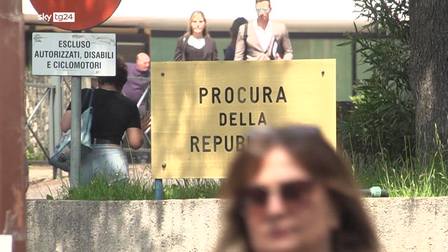 Malore in piscina, 5 bimbi intossicati, uno è grave