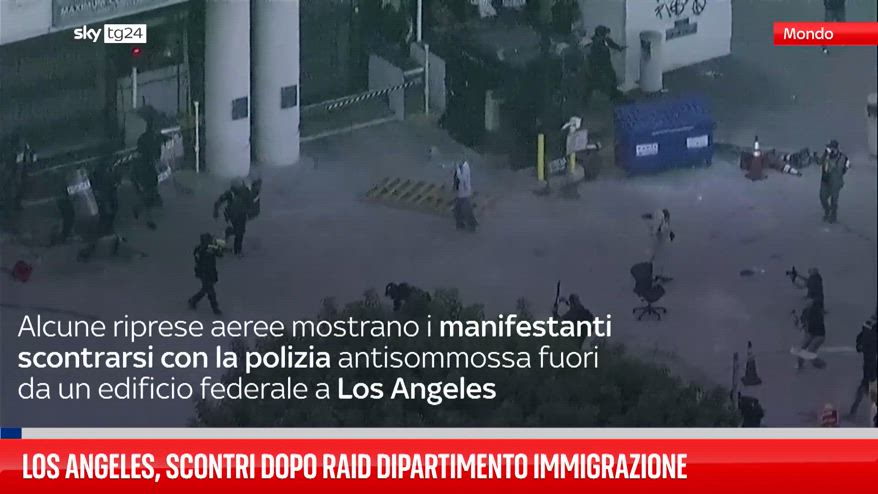 Los Angeles, scontri dopo raid Dipartimento Immigrazione