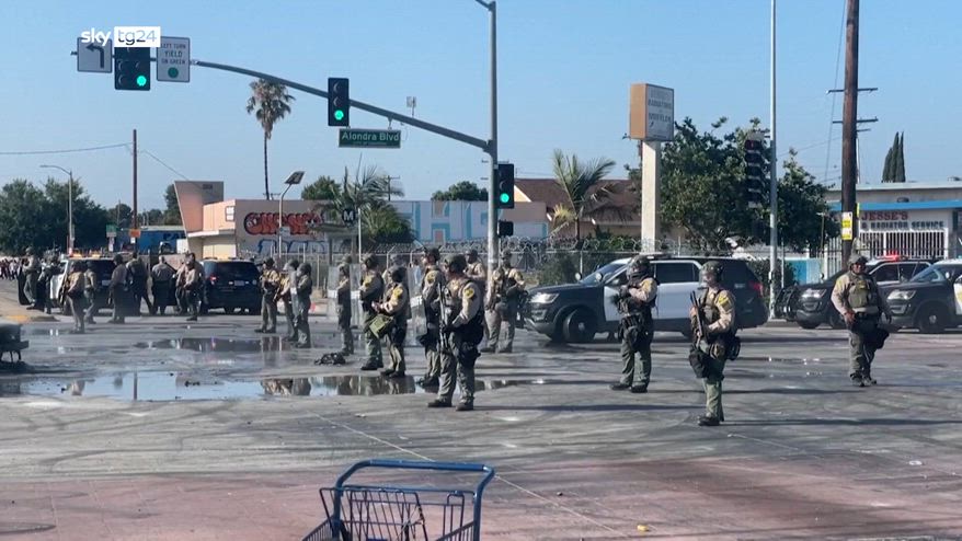 Scontri a Los Angeles, arrivano i soldati