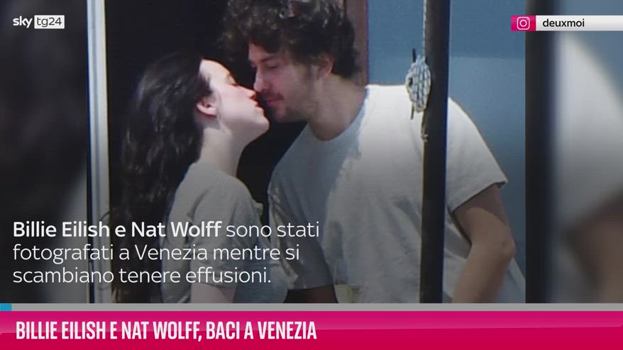 VIDEO Billie Eilish e Nat Wolff, baci a Venezia