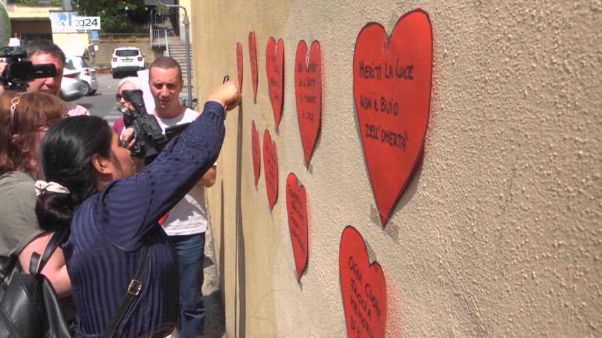 Due anni senza Kata, cuori e lettere per la bambina scomparsa