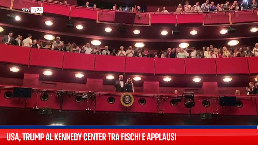 Usa, Trump al Kennedy Center tra fischi e applausi