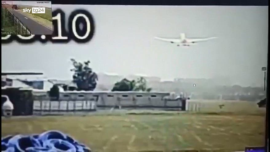 India, il video dello schianto dell'aereo dopo il decollo