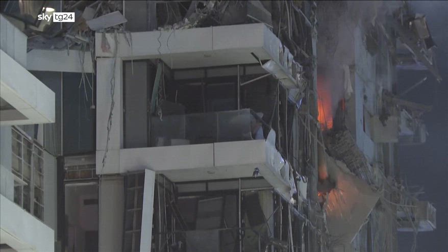 Missili dell'Iran su Israele, palazzi in fiamme a Tel Aviv