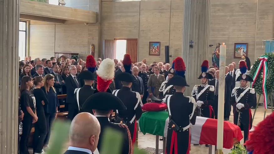 Mattarella a Ostuni a funerali del carabiniere ucciso. VIDEO