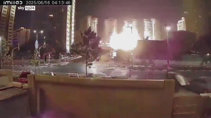 Israele, Petah Tikva colpita da missile lanciato dall'Iran