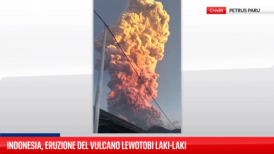 Indonesia, eruzione del vulcano Lewotobi Laki-Laki