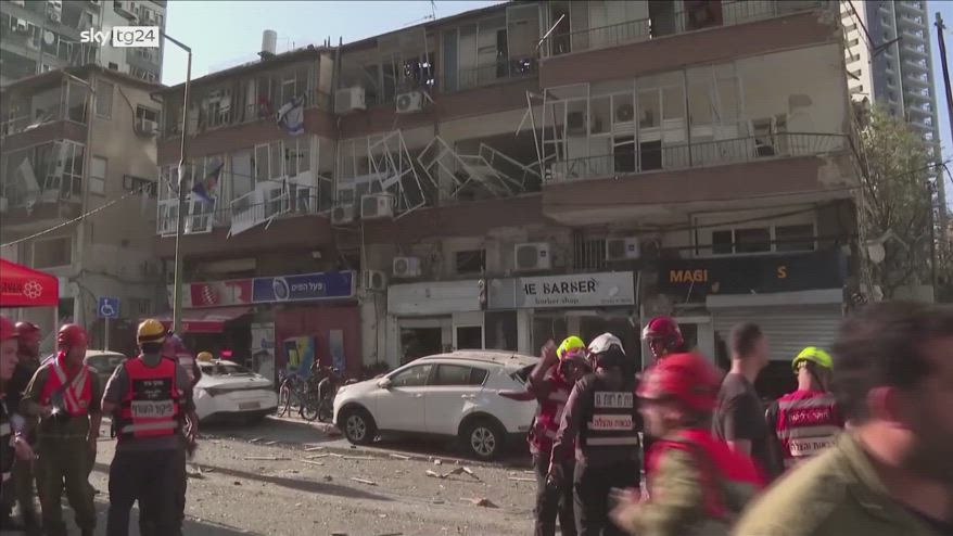 Israele, grattacieli Tel Aviv danneggiati da missili Iran