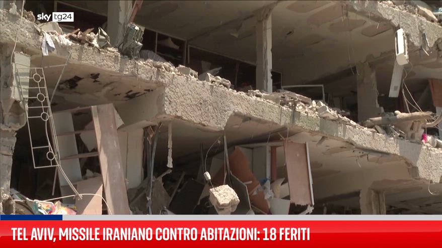 Tel Aviv, missile iraniano contro abitazioni: 18 feriti