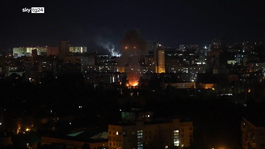 Droni e missili russi su Kiev, almeno dieci morti