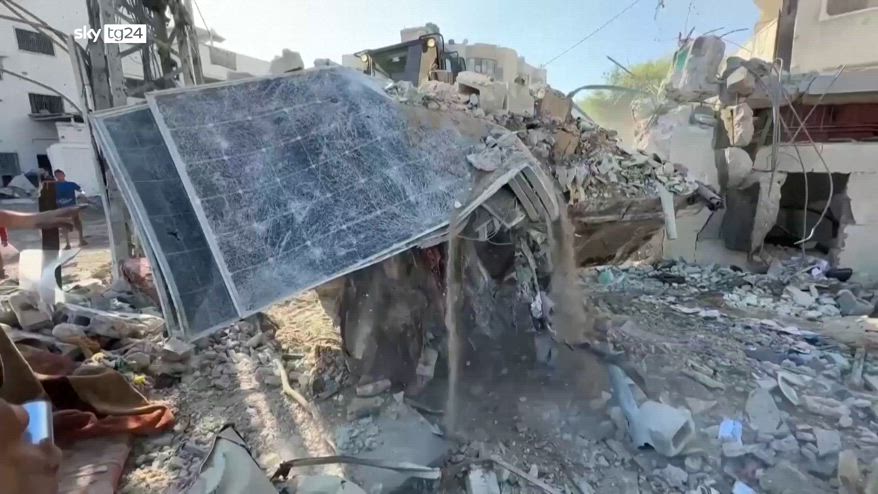 Gaza, vittime nei raid Israele. Ordigno uccide 6 soldati Idf