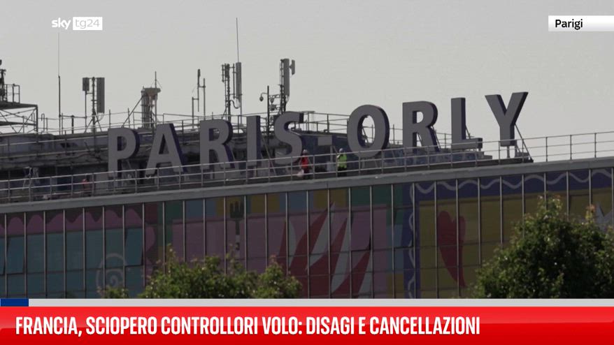 Francia, sciopero controllori volo: disagi e cancellazioni
