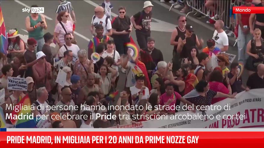 Pride Madrid, in migliaia per i 20 anni da prime nozze gay 