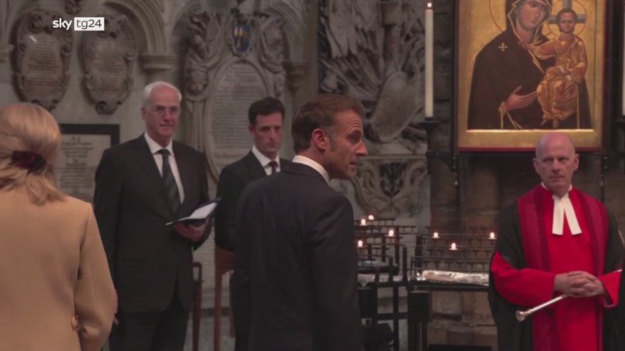 Londra, Macron e la moglie Brigitte in visita a Westminster