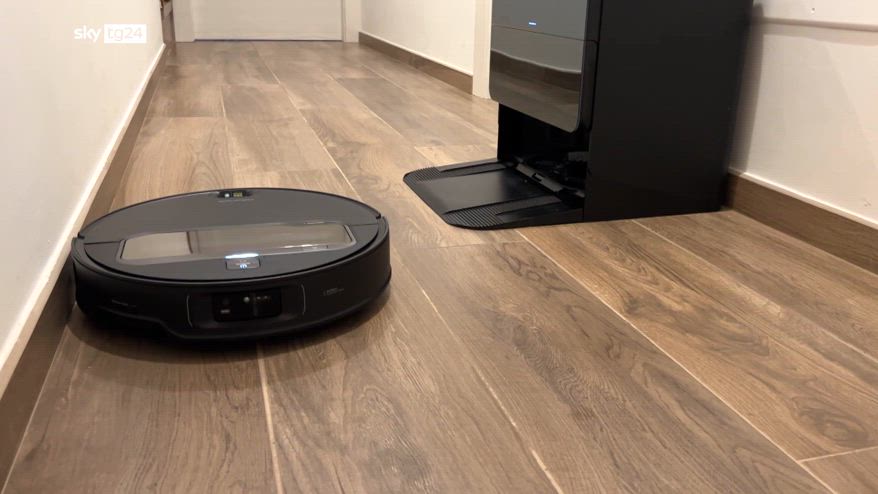 Roborock Saros Z70, il robot aspirapolvere con il braccio