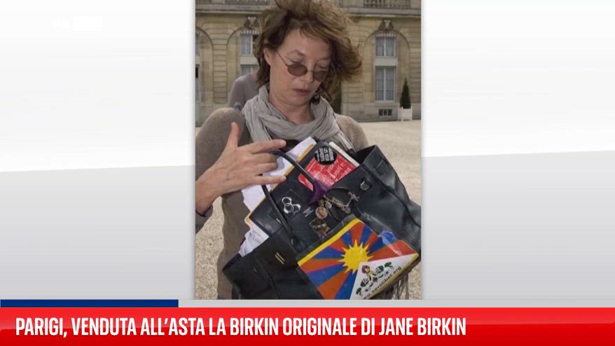 Parigi, venduta all’asta la Birkin originale di Jane Birkin
