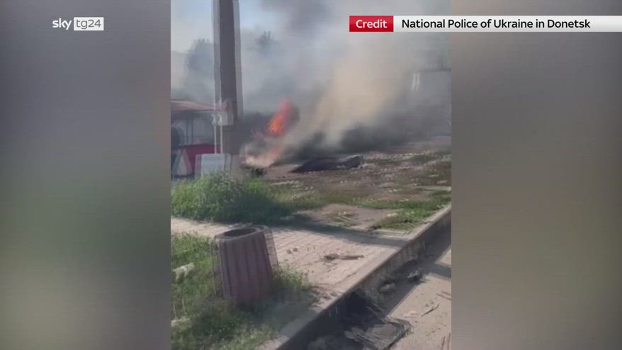 Guerra Ucraina, attacco russo a Dobropillia: morti e feriti | Video Sky - Sky TG24