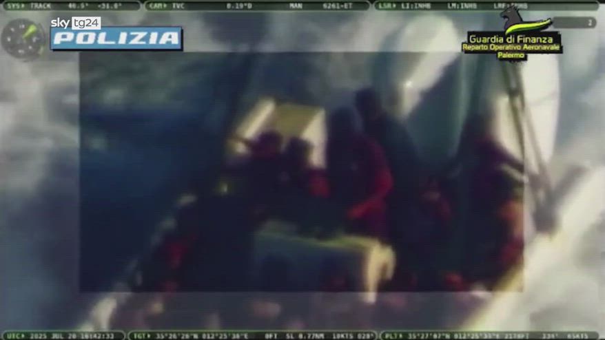 Immigrazione clandestina: fermato scafista a Lampedusa