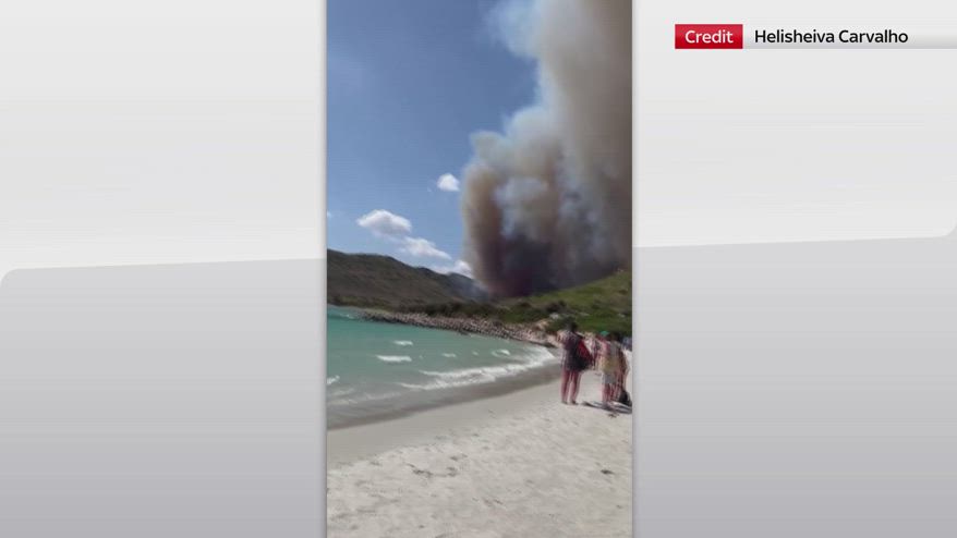 Incendio Punta Molentis: decine di bagnanti salvati via mare